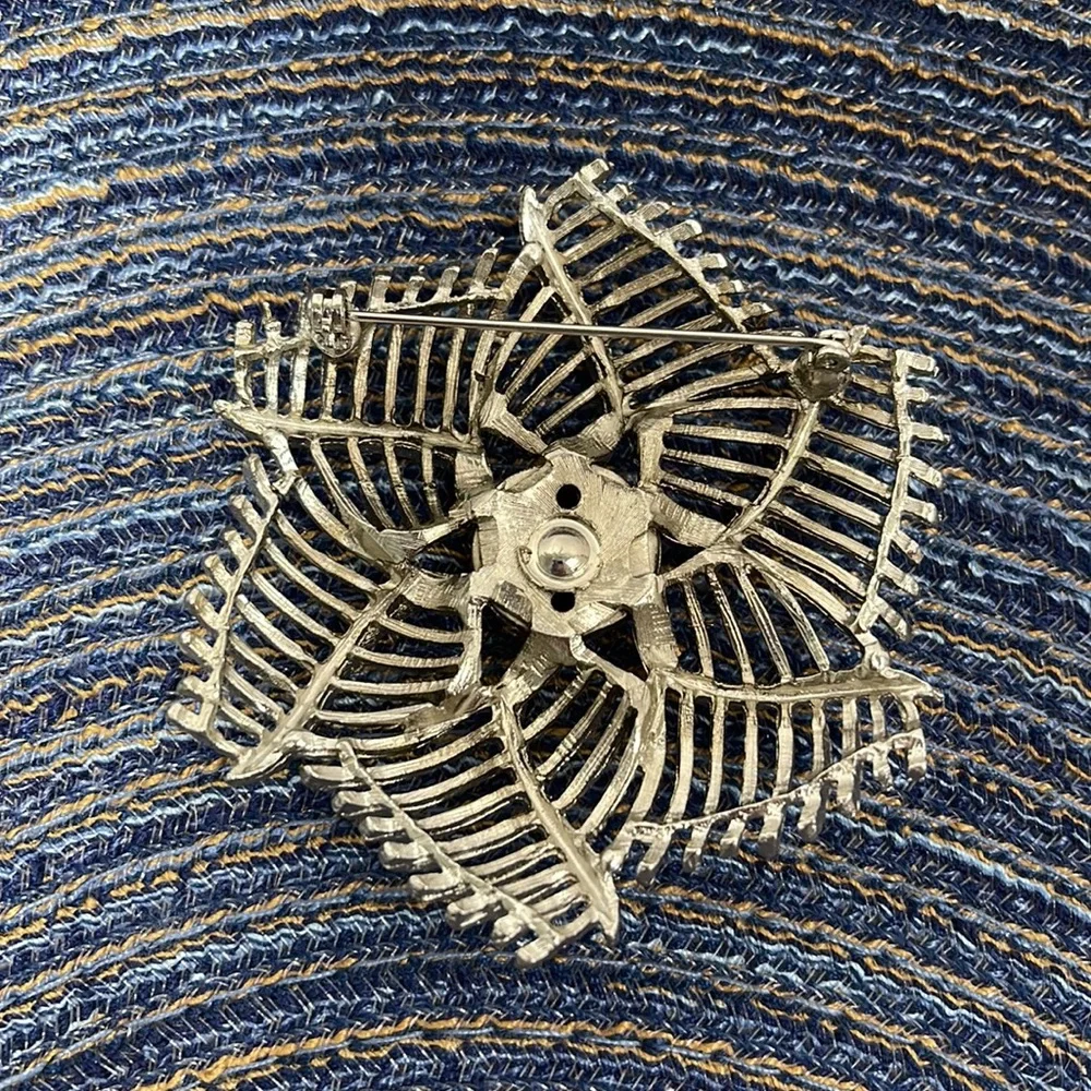 Starburst Spiral Star Sun Starfish Brooch Pin Metal Silver Toned 2.5” Vintage